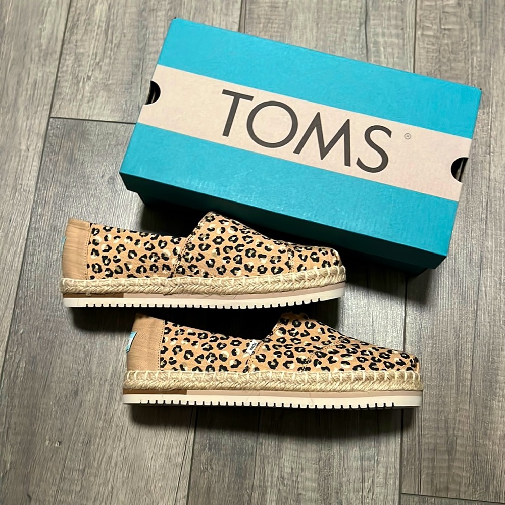 Cheetah Print TOMS no tags!